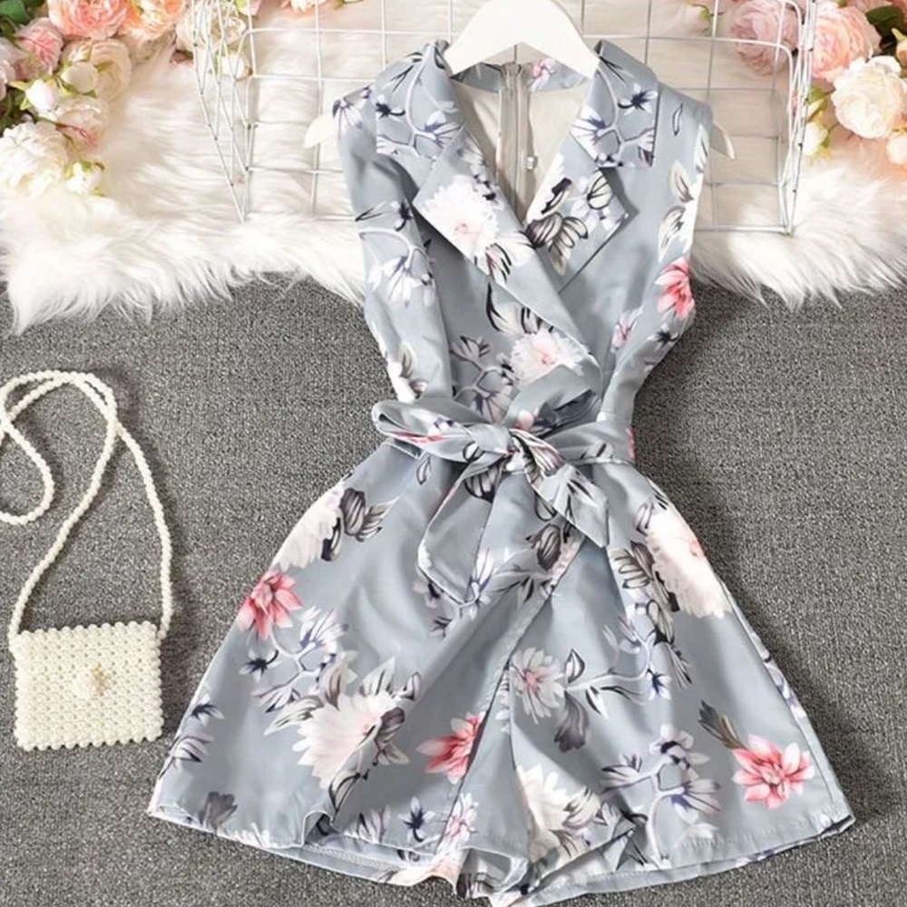 YesStyle Dudu - Sleeveless Floral Print Tie-Waist Romper - Large